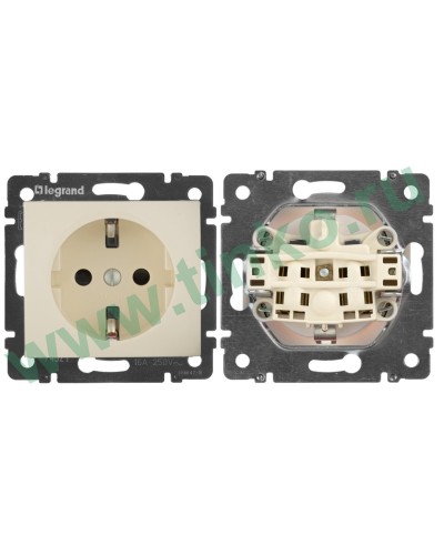 Розетка Valena 2К+3 с защитными шторками, на винтах 16А 250В, слоновая кость (774321). Розетка. LegranD в Реутове